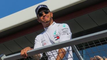 Hamilton contrai Covid-19 e não disputará GP de Sakhir