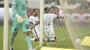 Corinthians domina o Botafogo e vence por 2 a 0 no RJ