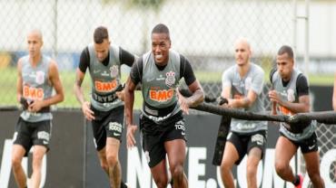 Élcio Mendonça acredita que Corinthians precisa de tempo