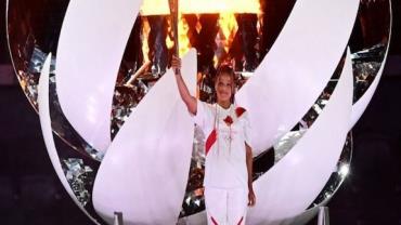 Naomi Osaka acende a pira olímpica dos jogos de Tóquio