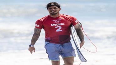 Olimpíada: Gabriel Medina brilha e alcança semifinal do surfe