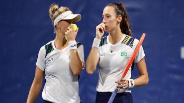 Dupla brasileira feminina perde para Suíça, mas seguem em busca do bronze no tênis