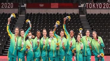 Brasil é prata no vôlei feminino após ser superado pelos EUA em Tóquio