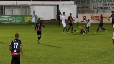 Árbitro é agredido com chute na cabeça durante partida da segunda divisão gaúcha; vídeo