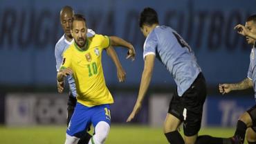 Seleção enfrenta Uruguai buscando classificação para Copa