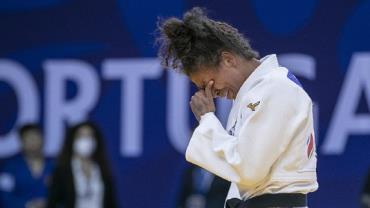 Rafaela Silva conquista primeiro ouro no Mundial de Judô após caso de doping
