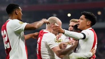 Ajax goleia e garante bicampeonato holandês