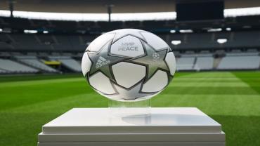 Com mensagem de paz, bola da final da Champions League será leiloada após a partida