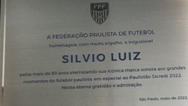 Silvio Luiz recebe homenagem da FPF: 'A voz do Campeonato Paulista'