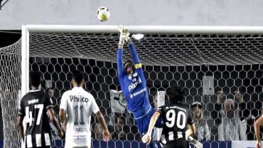 Após milagres contra o Botafogo, João Paulo se torna o goleiro que mais fez defesas em uma partida do Brasileirão