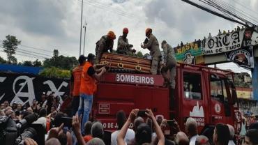 Maior ídolo do Vasco, Roberto Dinamite é sepultado em Caxias, no RJ