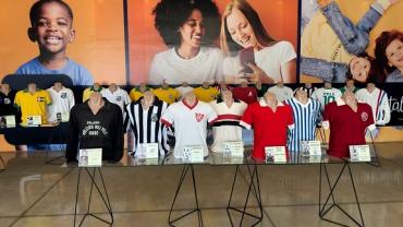 Homenagem ao Rei: exposição no interior paulista expõe 25 camisas usadas por Pelé