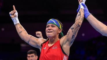 Beatriz Ferreira sobra na final e fatura bicampeonato mundial de boxe