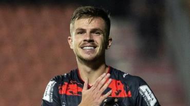 São Paulo leva chapéu e perde Bernardo Schappo para o Fortaleza