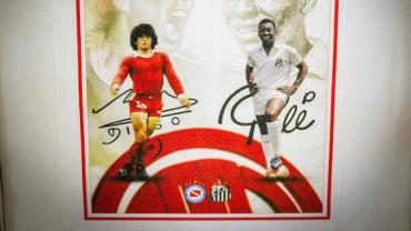 Santos e Argentinos Juniors homenageiam Pelé e Maradona
