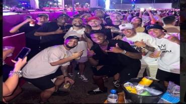 Antes da partida contra o Corinthians, jogadores do Fortaleza curtem show de Thiaguinho