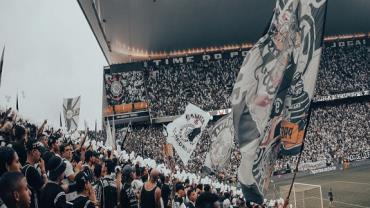 Corinthians pode ser punido por gritos homofóbicos de torcida em clássico contra o São Paulo