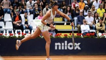 Bia Haddad quebra tabu em Roland Garros ao vencer russa por 2 sets a 1