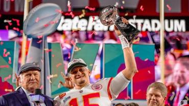 Patrick Mahomes renova com os Chiefs e agora tem maior contrato da história da NFL