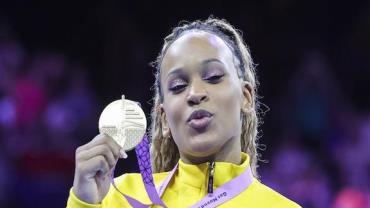 Ginasta Rebeca Andrade é bicampeã mundial do salto na Bélgica