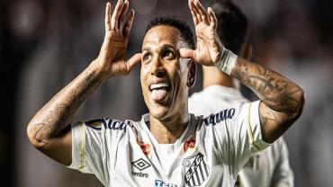 Santos vence Palmeiras no primeiro jogo da final do Paulistão