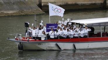 Pelo segundo dia consecutivo, treinos no rio Sena são cancelados devido à poluição