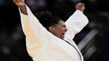 Após ouro em Paris, judoca Bia Souza atinge 1 milhão de seguidores nas redes sociais