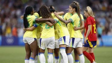 Brasil atropela a Espanha e garante lugar na final do futebol feminino