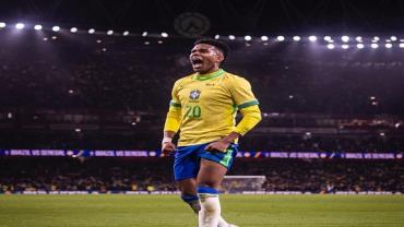 Estêvão brilha e termina 2025 como artilheiro da Seleção Brasileira; veja