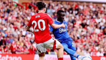 VÍDEO: Jogador é expulso após dar tapa na cara de companheiro