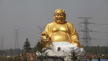 Estátua tem corpo do Buda e rosto de proprietário