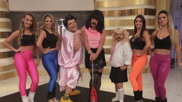 João Kléber se transforma em Freddie Mercury durante seu programa deste domingo (24)