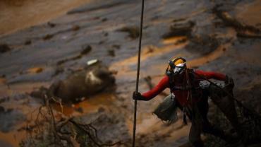 Obra na barragem da Samarco que ruiu era de conhecimento do governo de MG, diz jornal