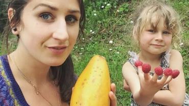 Mãe alimenta filha de 5 anos apenas com frutas e vegetais