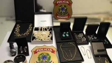 PF apresenta joias apreendidas na casa dos presos na Operação Calicute