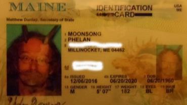 Homem recebe permissão para usar chifres em foto de carteira de motorista
