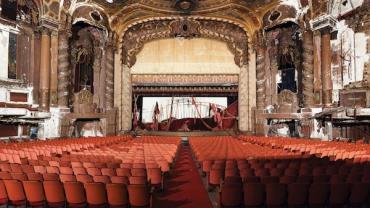 Fotógrafo registra beleza assustadora de teatros abandonados