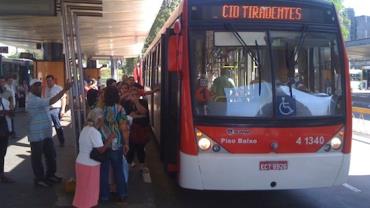 Trabalhadores de ônibus e metrô ameaçam parar nesta quarta