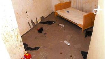 Fotos chocantes mostram quarto onde crianças foram mantidas aprisionadas pelos próprios pais