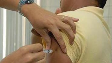 Postos de saúde vão ampliar distribuição de doses da vacina contra febre amarela no RJ