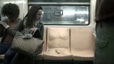 Metrô usa assento com pênis para conscientizar sobre assédio sexual