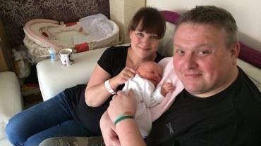 Bebê de 11 meses morre após dose fatal de medicamente na Inglaterra