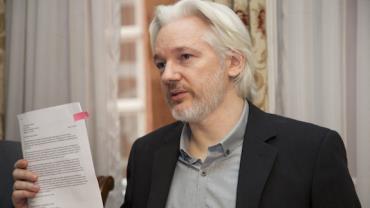 Após 6 anos, Suécia arquiva processo contra Julian Assange