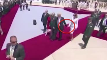 Vídeo mostra momento em que Melania 'dá tapa' na mão de Trump durante chegada em Israel