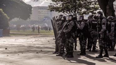 Governo convoca tropas federais para conter protestos em Brasília