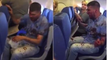 Vídeo registra passageiro desorientado com corpo coberto de sangue durante voo