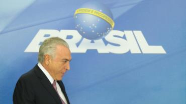 Temer desembarca na Alemanha e diz que "crise econômica no Brasil não existe"