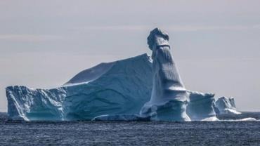 Iceberg vira repentinamente e quase esmaga exploradores no Polo Norte