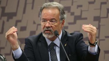 Ministro diz que Forças Armadas chegarão "de surpresa" no Rio de Janeiro