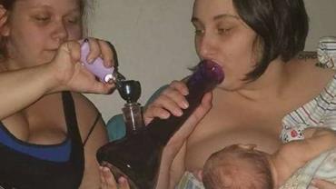 Foto de mulher amamentando e fumando maconha gera polêmica na internet
